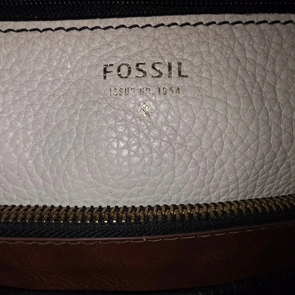 Fossil or white zippered
